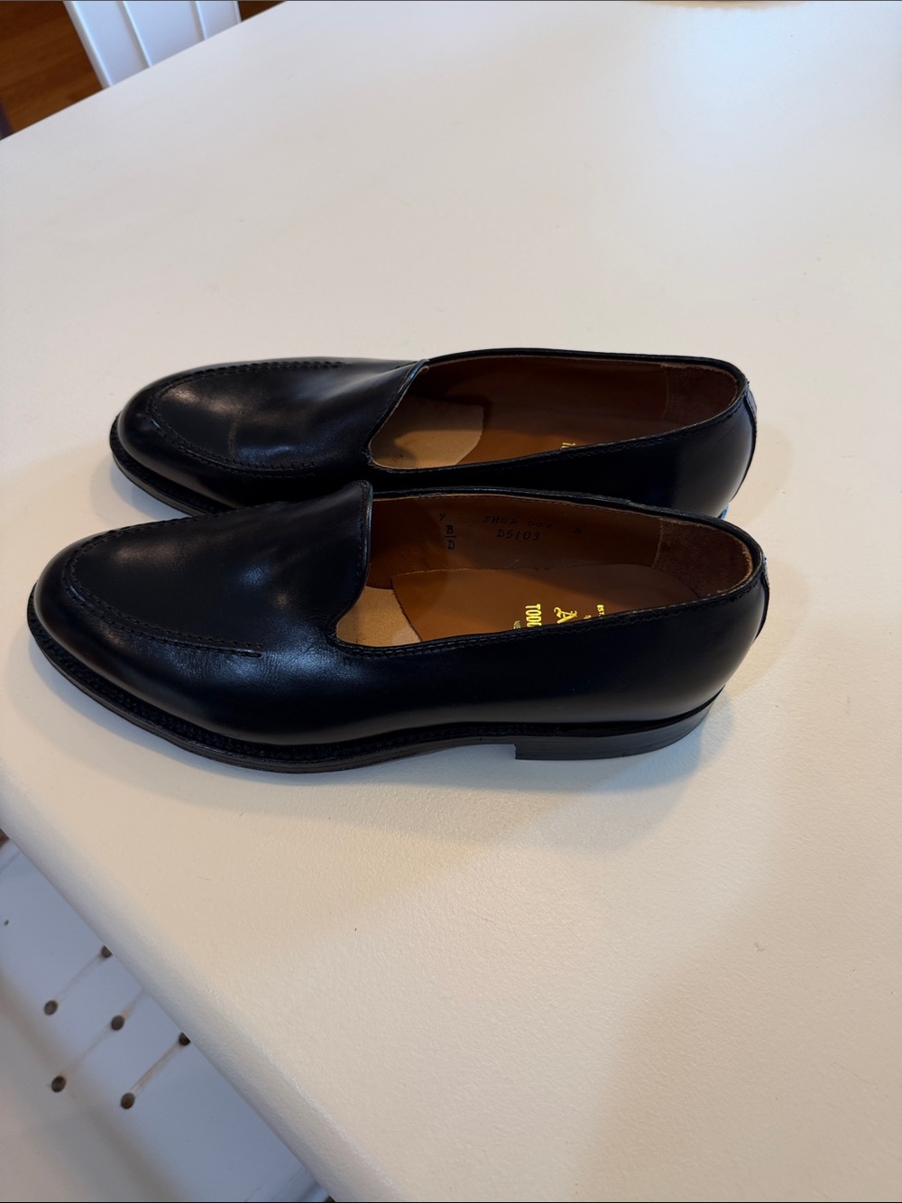 Todd Snyder Alden Classic Black Leather Slip-On Men's Loafers Sz 9.  New. Bag1